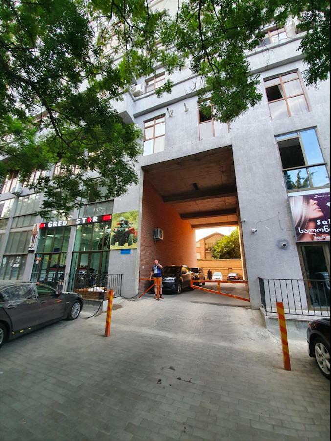 5 Rooms Near 300 Aragveli Metro Station Tbilisi Bagian luar foto