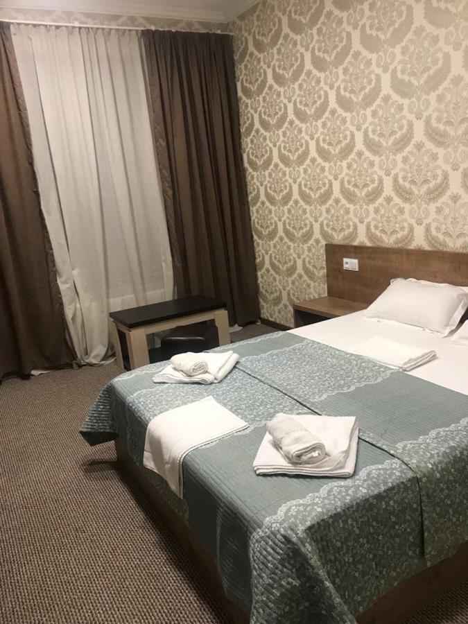 5 Rooms Near 300 Aragveli Metro Station Tbilisi Bagian luar foto